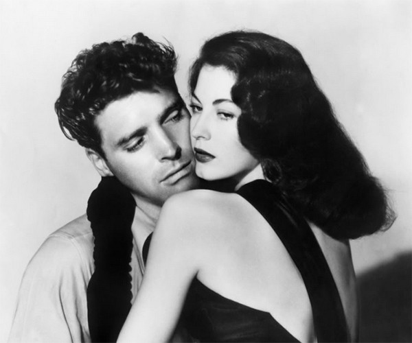 Burt Lancaster as Ole 'Swede' Anderson and Ava Gardner as Kitty Collins